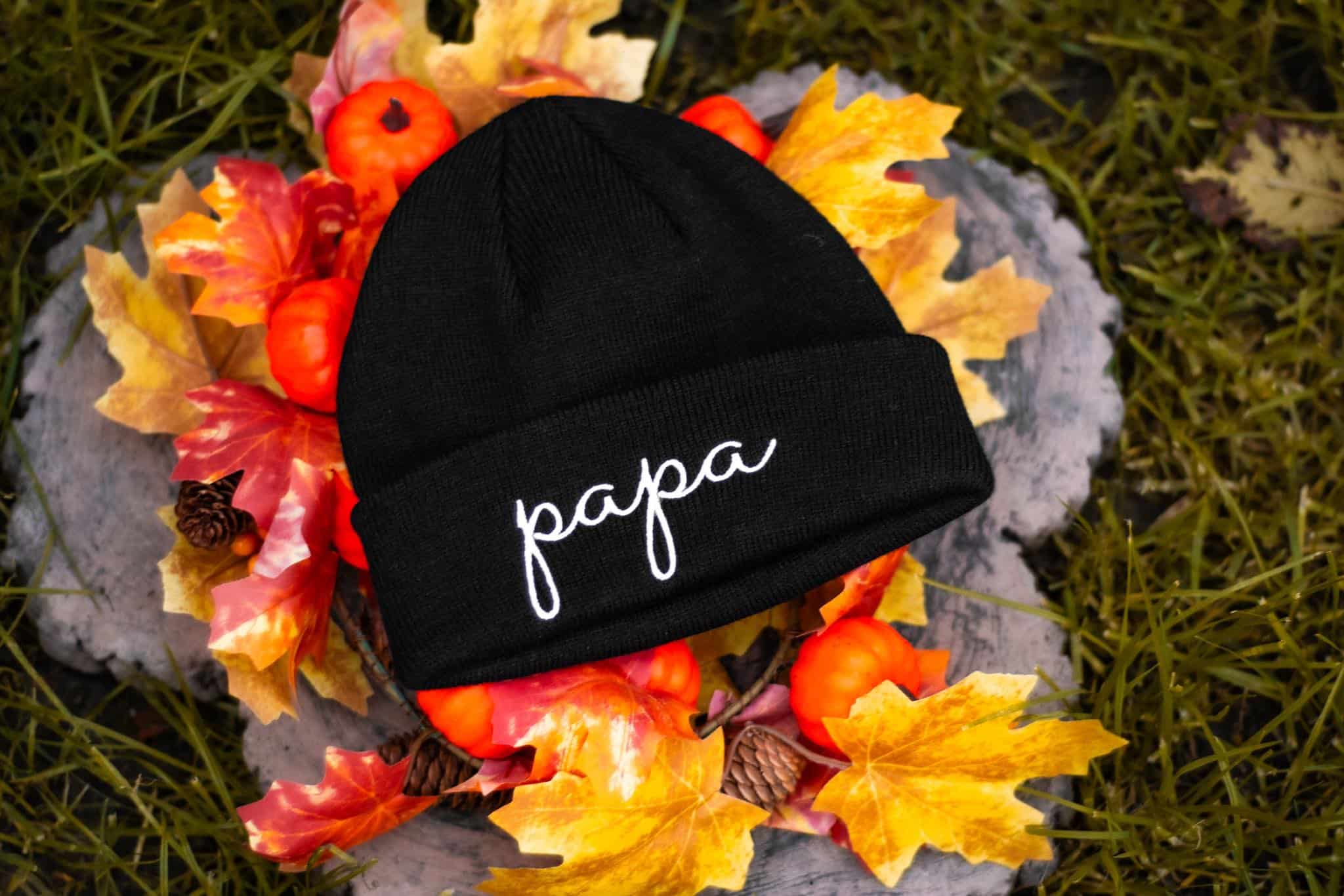 Papa hímzett téli sapi